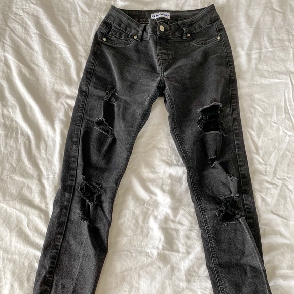 2/$40💜 CLOSET CLEAN OUT: Black ripped skinny jeans - Picture 1 of 7